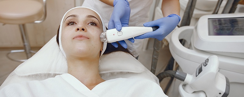 Аппаратный лифтинг лица: RF, микроигольчатый РФ, SMAS (СМАС)